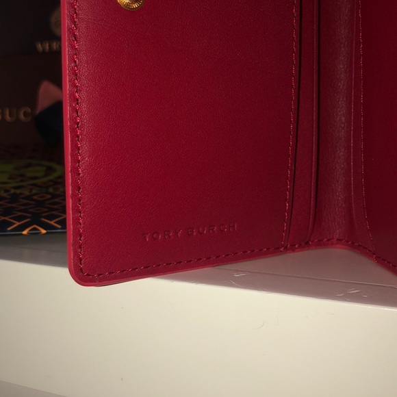 💥CCO SALE💥🔥💥TORY BURCH BILLFOLD💥🔥 - Picture 3 of 4